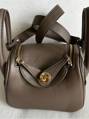 Women’s Leather Crossbody Bag in Taupe